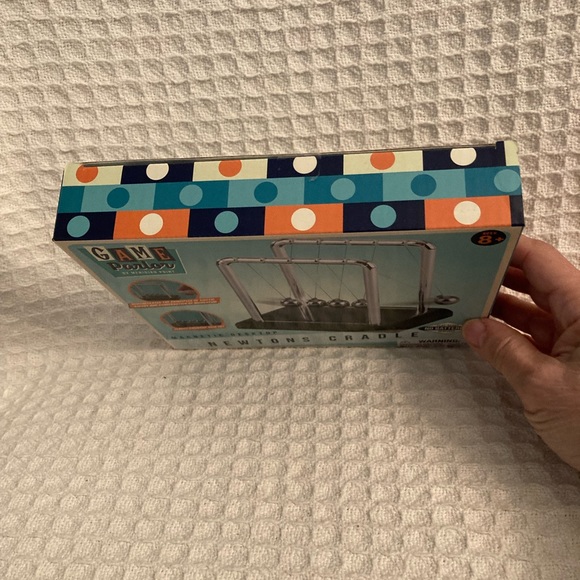 Game Parlor Meridian Point Newtons Cradle Magnetic Desk Top Executive Toy NIB - Picture 4 of 6